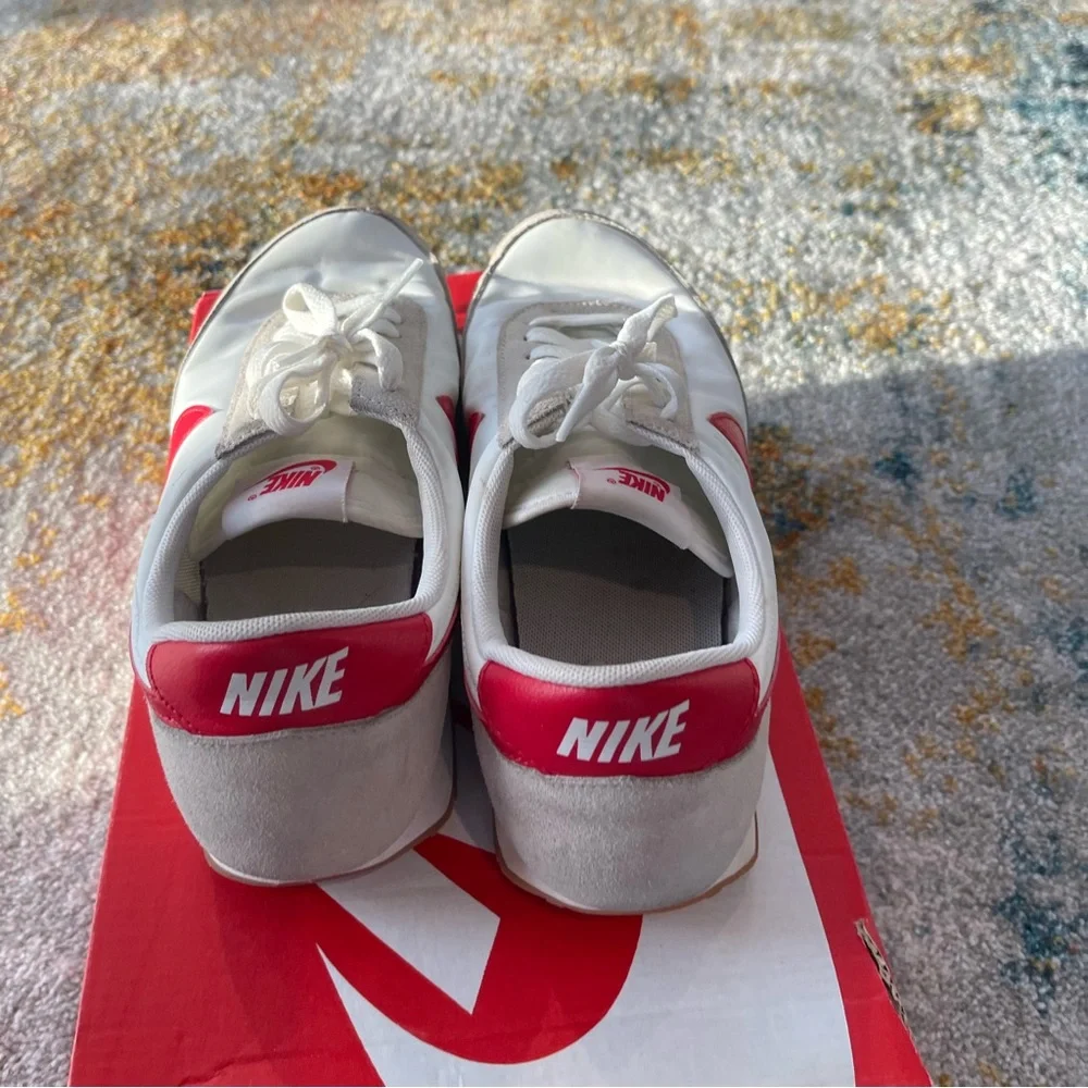 Nike Daybreak Women’s Sneakers Summit White & University Red Shoe